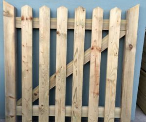 900mm sq. Cottage Gate Pointed Top LH