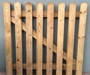 Nailed Wicket Gate 1.2h x .900w R/H